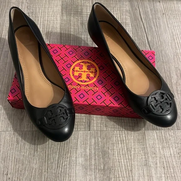 Tory Burch Leather Shoes - Picture 1 of 10